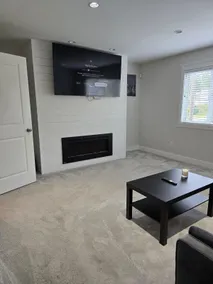 Private 1 bedroom in Brookswood - Image 2