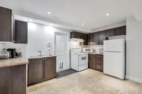 Private 1 bedroom in Brookswood - Image 5