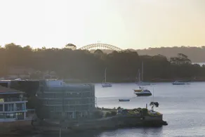 Luxury Apartment w/ Views of Sydney Harbour Bridge - Image 3