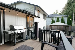 Cozy Bothell Tri-Level with Central AC - Image 5