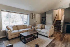 Cozy Bothell Tri-Level with Central AC - Image 3