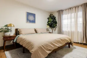 Family-Friendly 4BR Home w/Gorgeous Garden - Image 3