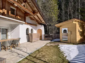 Idyllic country house sauna and garden - Image 4