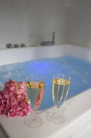 Cozy apartment with whirlpool. - Image 5