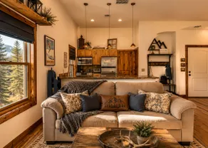 Romantic downtown studio. Walk to Springs /pets ok - Image 2
