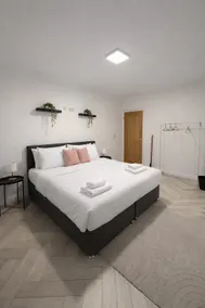 Modern 2BR Flat in Bury | Ideal Long Stay - Image 2