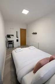 Modern 2BR Flat in Bury | Ideal Long Stay - Image 3