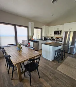Charming New Lake House - Image 5