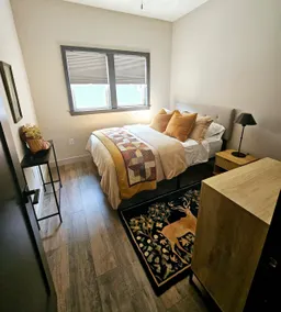 Charming New Lake House - Image 4