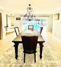 Home with swimming pool - Image 3