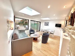 Seaside house, amenities, century-old fig tree - Image 2