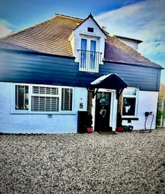 Ivy Lodge, Hot Tub, log burner. Nr Quex &Dreamland - Image 3