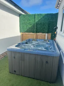 Ivy Lodge, Hot Tub, log burner. Nr Quex &Dreamland - Image 4