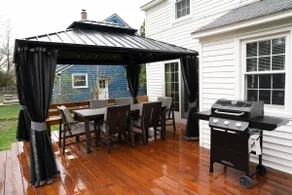 5-star Renovated 3BR 𝓱𝓸𝓶𝓮 & deck by SU/Upstate - Image 4