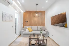 Terrace & comfort in an unbeatable location! - Image 2