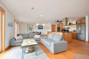 Redbird Lakehouse: Luxury Cottage on the Bras d'Or - Image 4