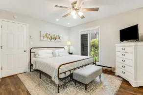Cozy 1st Floor, Walk to Main, Fireplace, King Beds - Image 2