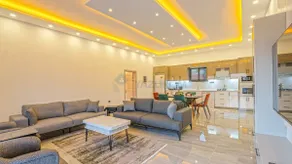 Holiday Villa with Pool, Jacuzzi, Large Garden - Image 3