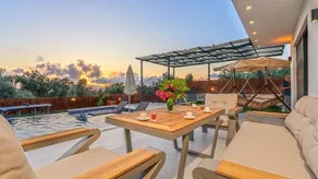 Holiday Villa with Pool, Jacuzzi, Large Garden - Image 5