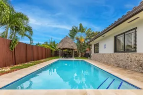 Tropical Oasis with Heated Pool and BBQ - Image 2