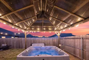 6Bed + 6 Person Hot Tub + Firepit + King Bed - Image 5