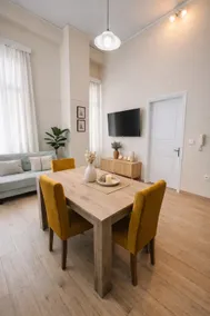 Euphoria Escape | Cozy Apartment for 3 - Image 3