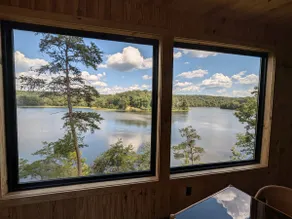 Stunning Lakefront Cabin Fall Getaway - Image 3