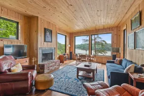 Stunning Lakefront Cabin Fall Getaway - Image 5
