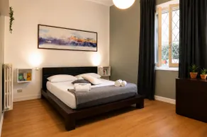 Emporium Tuscany • 3 King Beds • Walk to Station - Image 4