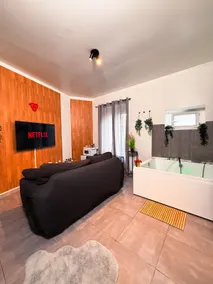 Suite & Jacuzzi – Stade de France - Image 5