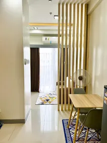 SMDC CHARM 1 bedroom condo with Netflix & Balcony - Image 3