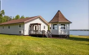 Waterfront Cottage in Georgetown, PEI - Image 3