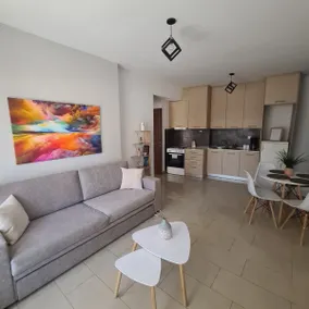 FREE PRIVATE PARKING # MAGENTA RUBY # DTerra Apartments - Image 2