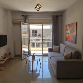 FREE PRIVATE PARKING # MAGENTA RUBY # DTerra Apartments - Image 4