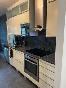 Spacious 4-room apartment with a parking space next to the city center - Image 3