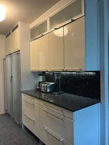 Spacious 4-room apartment with a parking space next to the city center - Image 4