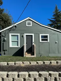 Cozy 5-Star Comfort Stay Near Ferry! Charming Home - Image 5