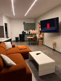 Modern apartment with Jacuzzi - Image 5