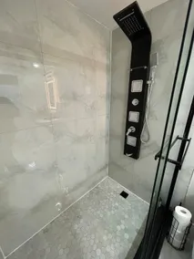 Beautiful 2 Bedroom Home Suite - Image 2