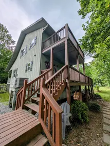 Open- No Flood Damage! Charming & Cozy River House - Image 2