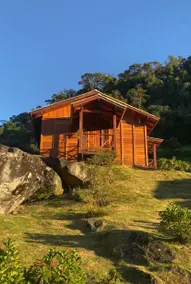 Relax surrounded by gardens and a stunning lake - Image 2