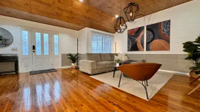 Gray Chalet in Daylesford - Image 2