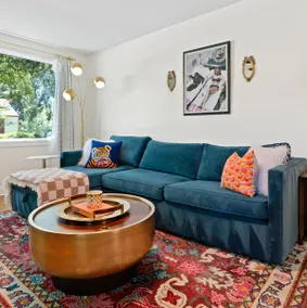 •Charleston Cottage• central to Airport & Downtown - Image 2