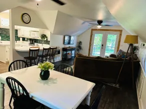 Cozy loft up the stairs - Image 4