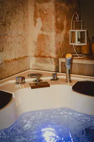 Suite Romeo & Jiuliet with jacuzzi in the center - Image 5