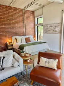 Large Modern Uptown Flat- 6 blocks to Panthers/FC! - Image 2