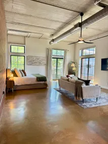 Large Modern Uptown Flat- 6 blocks to Panthers/FC! - Image 3