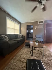 Charming 2 bedroom, 1.5 bath - Image 5