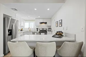 Modern Private 3B/2BA Home & Spacious Yard - Image 4