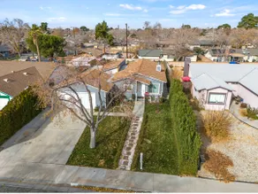 Modern Private 3B/2BA Home & Spacious Yard - Image 2